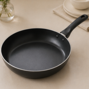 Flat-Bottomed Frying Pan with Thickened Composite Base